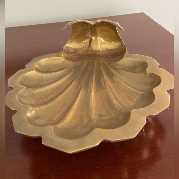 Heavy Large Vintage Mid Century Brass Nautical Scallop Shell Center Bowl Footed - Picture 5 of 10